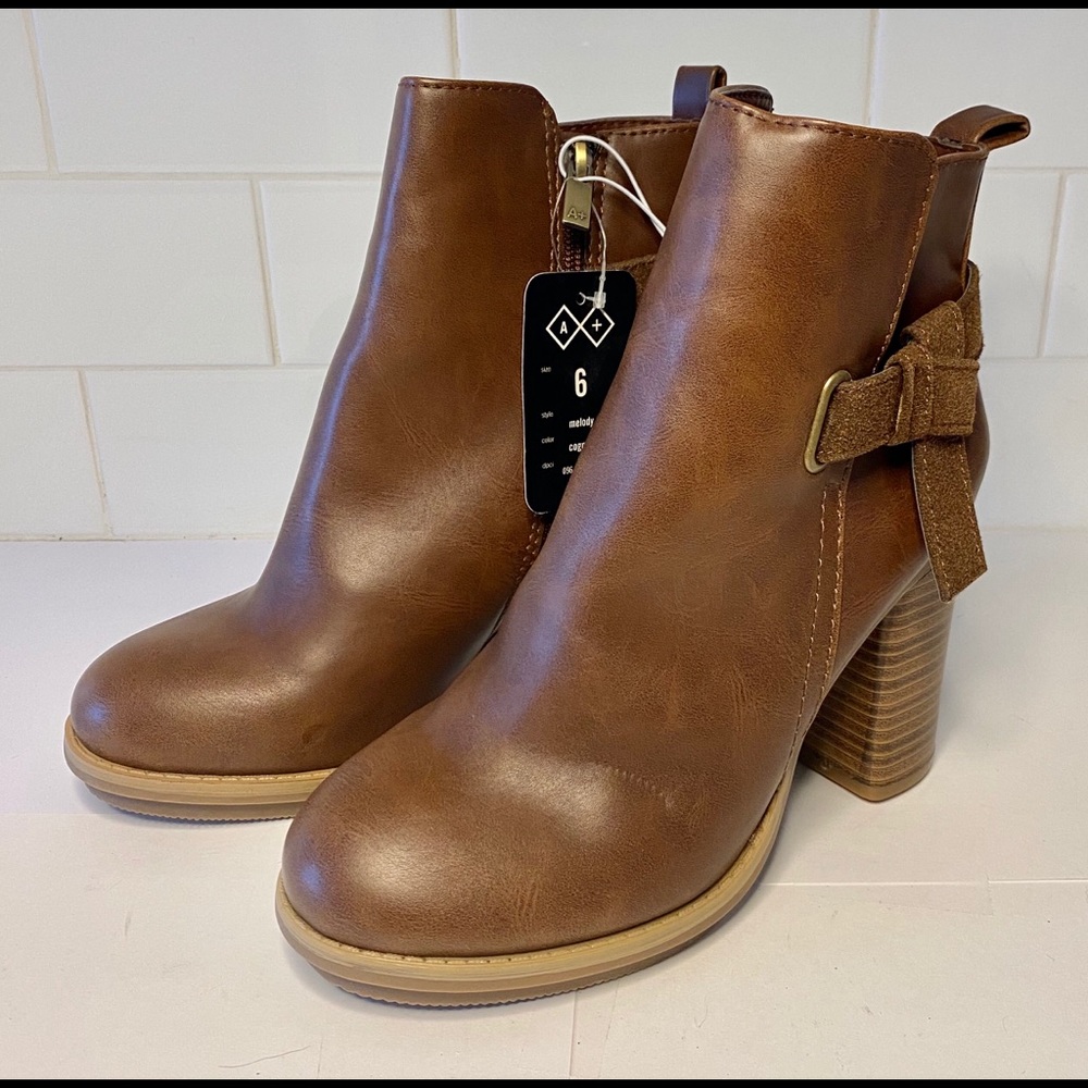 Brown heeled bootie size 6